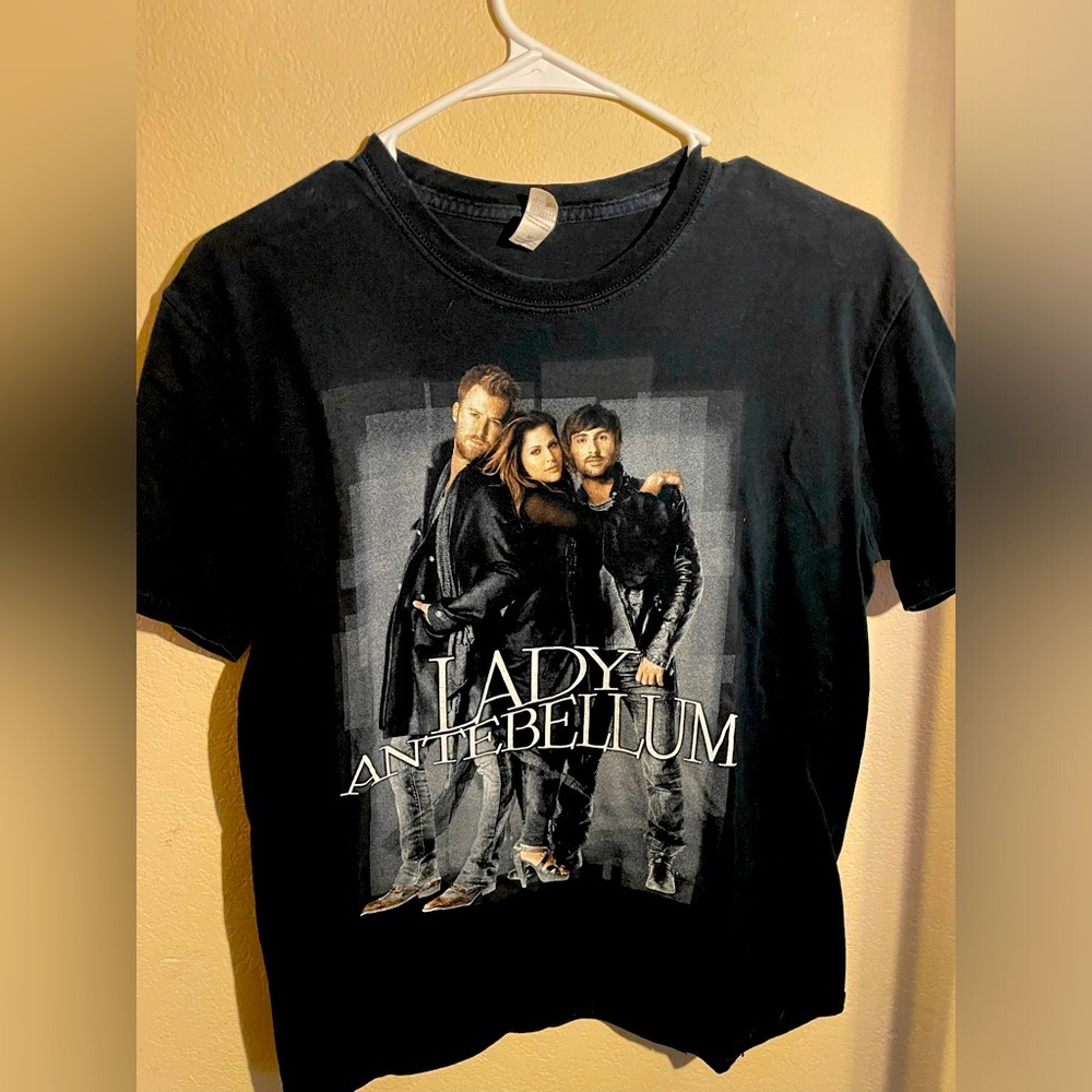 Gildan Lady Antebellum Black Concert Graphic I Need You Now T-Shirt, Medium